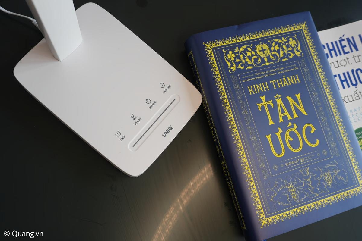 UNIQ study lamp